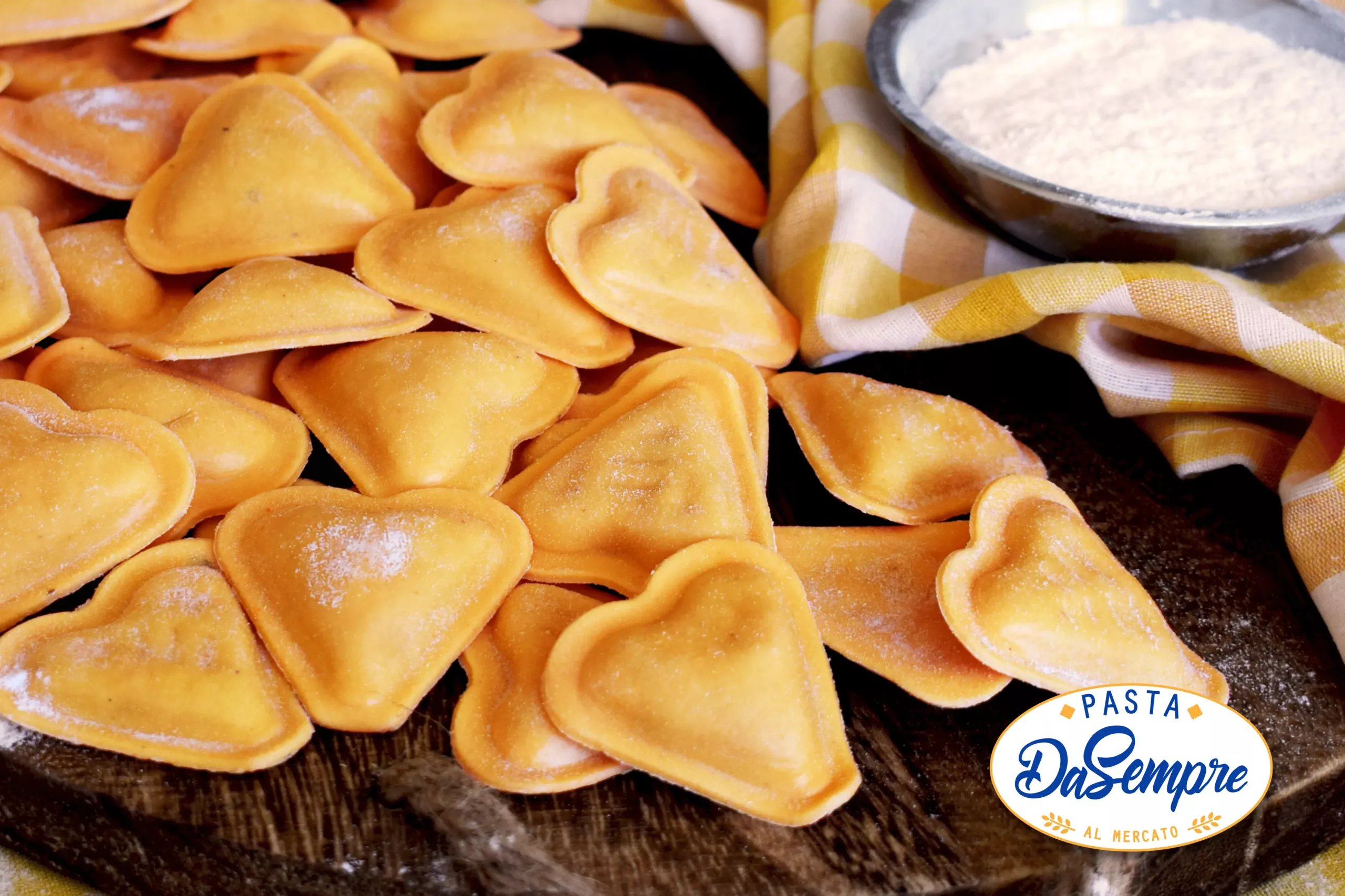 Ravioli con sfoglia al Cacao ripieni di Nocciole, Miele e Ricotta conditi con una Fonduta di Toma Piemontese e granella di Nocciole