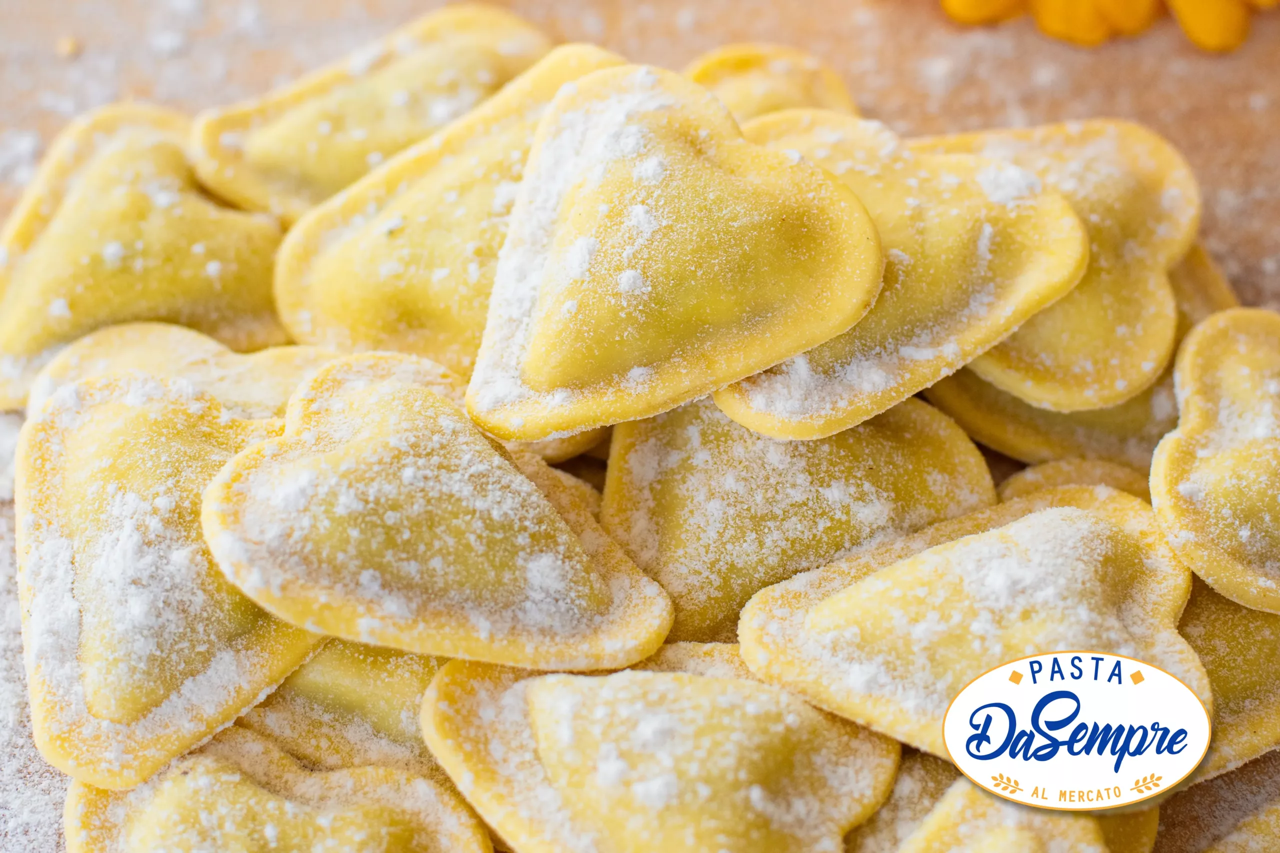 Ravioli con sfoglia al Cacao ripieni di Nocciole, Miele e Ricotta conditi con una Fonduta di Toma Piemontese e granella di Nocciole