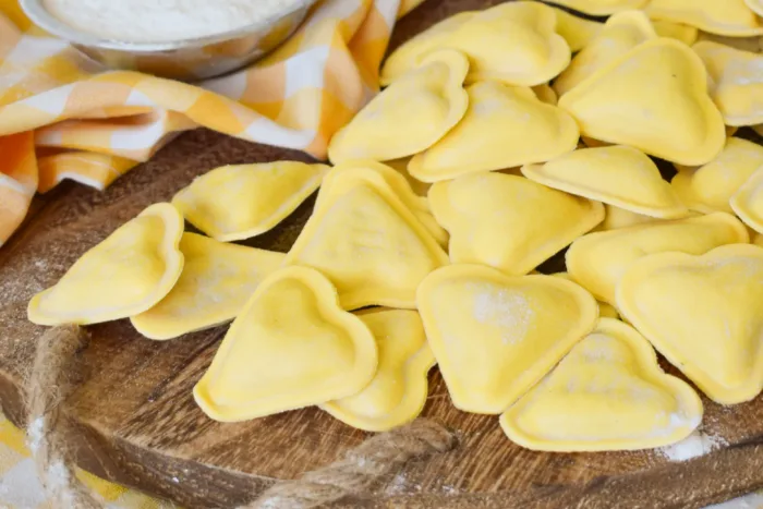 Cuoricini ripieni di Prosciutto Cotto e Scamorza affumicata in sfoglia alla Curcuma Pasta DaSempre